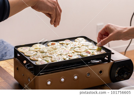 製作章魚燒日本的手 101756605