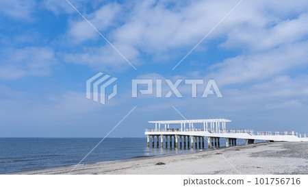 Chiba City / Inage Seaside Park | Wood deck extending to the sea 101756716