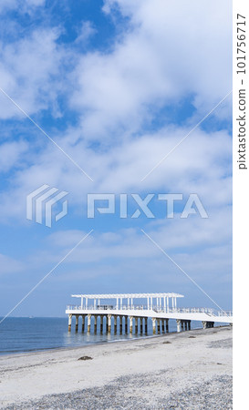 千葉市/稻毛海濱公園 | 延伸至大海的木甲板 101756717