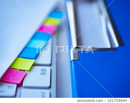 活頁夾和文件，鍵盤的企業圖像 101758044