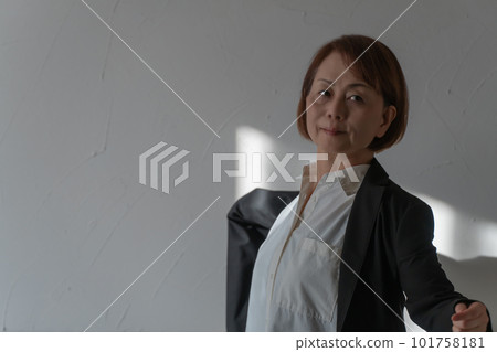 Women changing clothes Women changing clothes 101758181