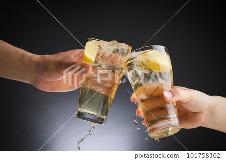 highball 倒入玻璃 highball 倒入玻璃 101758302