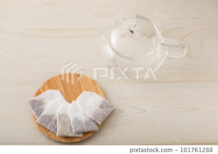 Tea pack and pot black tea 101761288