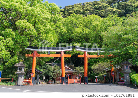 《Kagoshima Prefecture》Suwa Shrine Parallel Torii (Swajinja Heiritsutorii) 《Kagoshima Prefecture》Suwa Shrine Parallel Torii (Swajinja Heiritsutorii) 101761991