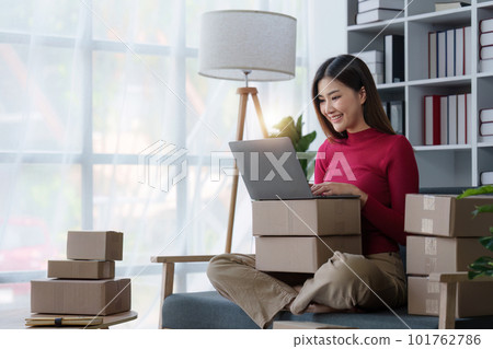 Small businesses SME owners female entrepreneurs check online orders to prepare to pack the boxes, sell to customers, sme business ideas online Small businesses SME owners female entrepreneurs check online orders to prepare to pack the boxes, sell to customers, sme business ideas online 101762786