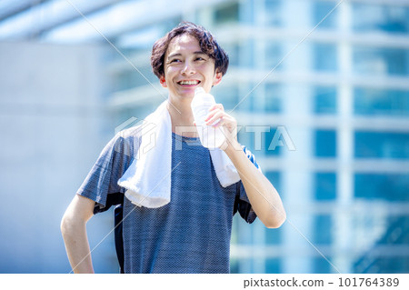 Men who hydrate Men who hydrate 101764389