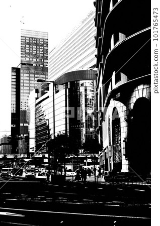 大阪站中央出口前建築物的黑白照片 大阪站中央出口前建築物的黑白照片 101765473
