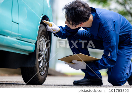 man inspecting a car 101765803