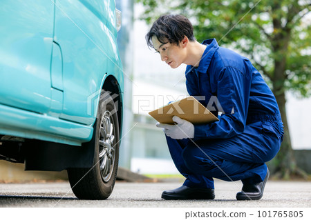 man inspecting a car 101765805