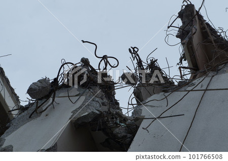 Demolition of concrete structures Demolition of concrete structures 101766508