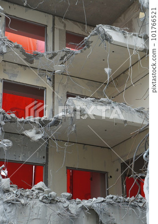Demolition of concrete structures Demolition of concrete structures 101766521