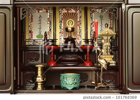 小佛壇上展示的真宗大谷宗（東本願寺）佛具 圖 2 101768369