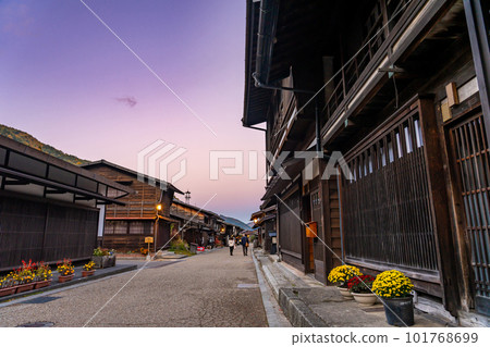 Shiojiri City, Nagano Prefecture Townscape of Narai-juku at dusk in autumn Shiojiri City, Nagano Prefecture Townscape of Narai-juku at dusk in autumn 101768699