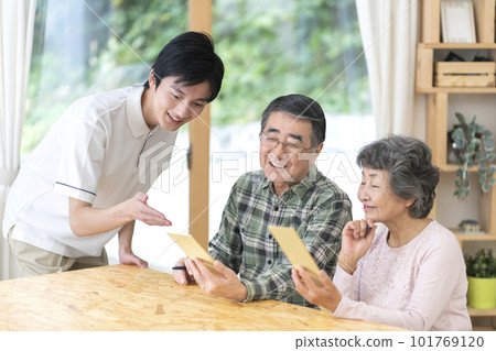 Recreational scenery of nursing home Haiku Tanka Senryu 101769120