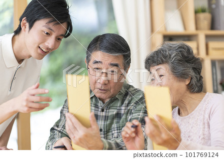 Recreational scenery of nursing home Haiku Tanka Senryu 101769124