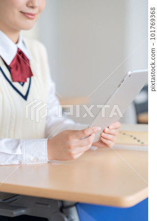 Body parts of a high school girl studying in a classroom using a tablet Photography cooperation: Japanese Language School Attached to Chuo College of Technology 101769368