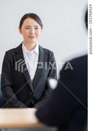 College students in recruit suits interviewing for job hunting Cooperation: Japanese Language School Attached to Chuo College of Technology College students in recruit suits interviewing for job hunting Cooperation: Japanese Language School Attached to Chuo College of Technology 101769424