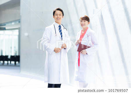 Doctor image men and women 101769507