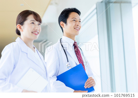 Doctor image men and women 101769515