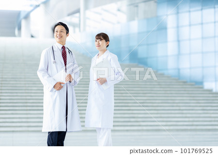 Doctor image men and women Doctor image men and women 101769525