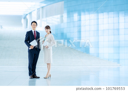 Business image men and women 101769553