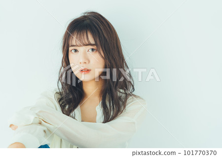 年輕女子髮型圖片 年輕女子髮型圖片 101770370