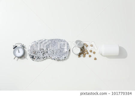 Insomnia and sleep problems composition with sleep mask Insomnia and sleep problems composition with sleep mask 101770384