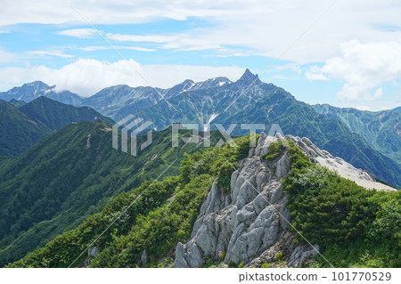 北阿爾卑斯山橫貫圓山莊和矢立岳的山脊線 101770529