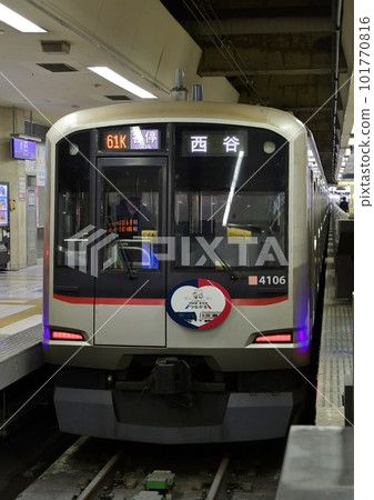 Tokyu Series 5050 Series 4000 4106F HM connected to Sotetsu and Toyoko lines at Shin-Yokohama, decorated Sotetsu Line Yokohama Station 101770816