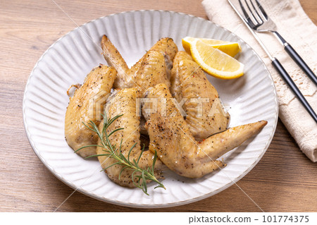 Oven-baked Chicken Wings 101774375