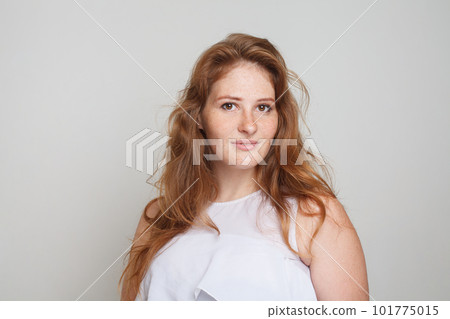 Perfect young redhead woman with wavy hairstyle portrait 101775015