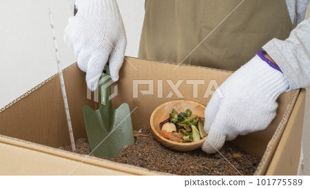 在家中進行環保紙板堆肥的圖片 在家中進行環保紙板堆肥的圖片 101775589