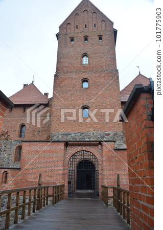 愛沙尼亞特拉凱城堡城堡入口橋 101775903