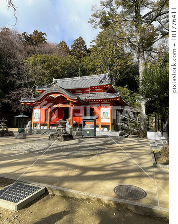 Nakayama Traversing Bright Vermillion Okunoin of Nakazanji Temple 101776411