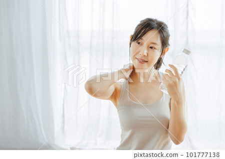 PET瓶女性運動 PET瓶女性運動 101777138