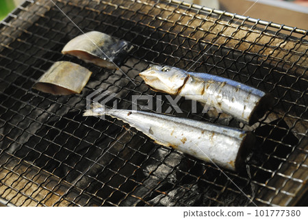 Meal to enjoy with charcoal grill 101777380