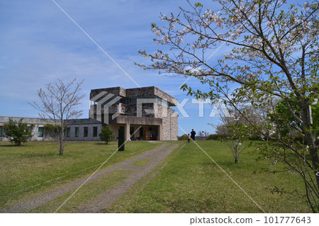 “宮崎縣”西都原考古博物館春天的景色 101777643
