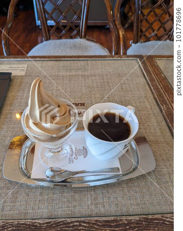 moco cafe moco cafe 101778696