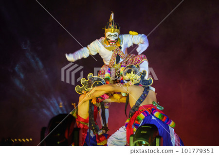 White monkey general Hanuman (Indonesia, mask play) 101779351