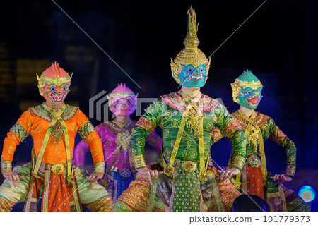 出現在泰國面具 Khon 中的惡魔（犛牛） 101779373