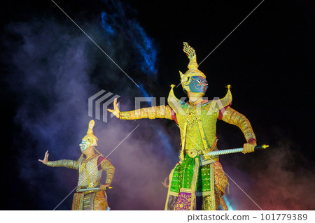 出現在泰國面具 Khon 中的惡魔（犛牛） 101779389