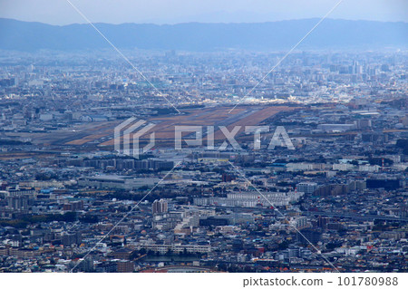 Nakayama Traversing View of the entire threshold of Itami Airport and Osaka International Airport from the observatory 101780988