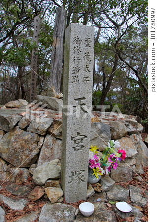 中山橫渡雨宮塚石碑 中山橫渡雨宮塚石碑 101780992