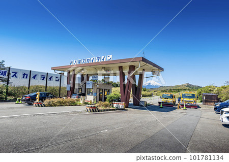 The Ashinoko Skyline Tollgate is a toll road that spans Kanagawa and Shizuoka prefectures. 101781134