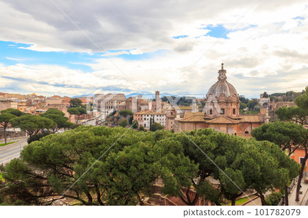 View of historical center of Rome with Colosseum from monument of Vittorio Emanuele Vittoriano observation deck, Italy View of historical center of Rome with Colosseum from monument of Vittorio Emanuele Vittoriano observation deck, Italy 101782079