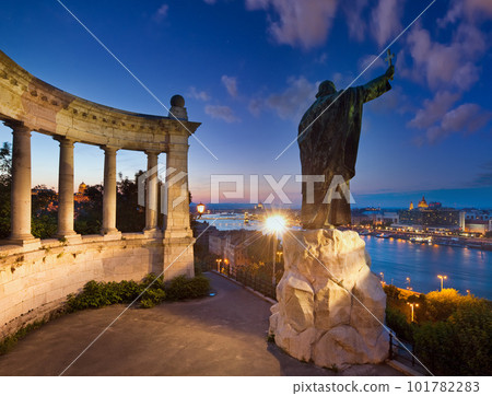Budapest night view. The Monument to Bishop Gellert (was erected in 1904 and designed by sculptor Gyula Jankovits). 101782283