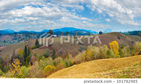autumn mountain village 101782985