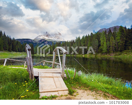 Alpine summer lake view 101783008