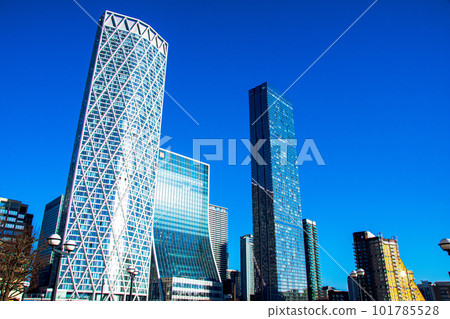 Canary Wharf blue sky and beautiful buildings Canary Wharf blue sky and beautiful buildings 101785528