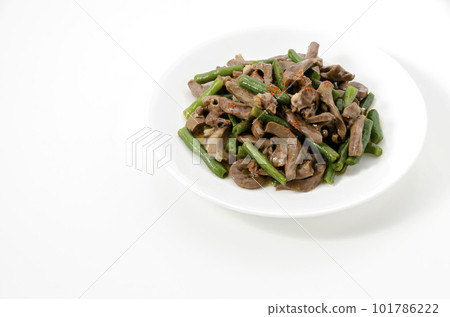 Stir-fried Pork Heart and Green Beans 101786222